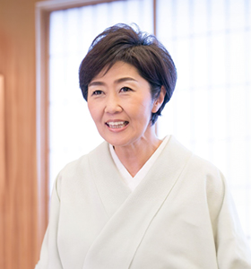 塚越 左知子